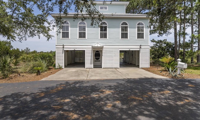 Saint Helena Island House | Vacation Home with Lovely View and Golf Cart