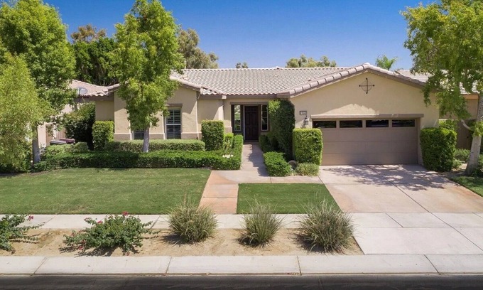 La Quinta House | Vacation home with all of the amenities.