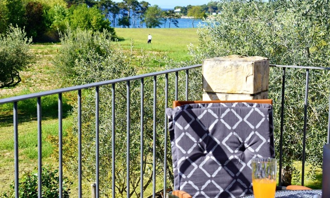 Basanija Apartment | Vacation house Umag Savudrija, near the beach, balcony with sea view, WiFi
