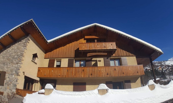 La Salle-les-Alpes Apartment | Vacation Rentals in Serre Chevalier 1400 in a chalet - resort center