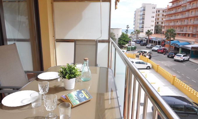 Santa Margarida Apartment | Vacation rental in Roses, Costa Brava: Cozy apartment 50 meters from the beach, capacity for 6 people, with terrace.