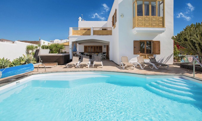 Puerto del Carmen Villa | Vacation Villa "Villa Lea" with Sea View, Pool, Fast Wi-Fi
