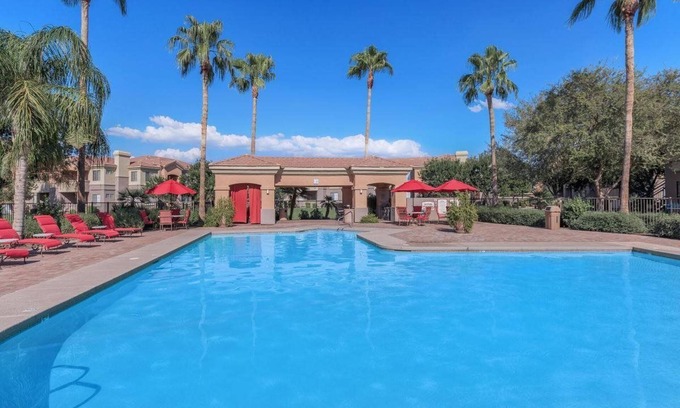 Gilbert Condo | Vacation worthy Gilbert resort setting