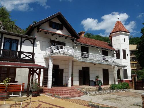Pecs Bed & Breakfast | Valcsics Villa Panzió