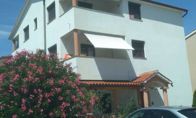 Valbandon Apartment | Valentina, 2 bedrooms, beach250m. air conditioning, parking, wi-fi,