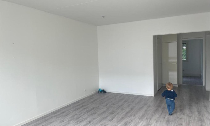 Aviapolis Apartment | Valoisa ja remontoitu kaksio / Sleeps 6