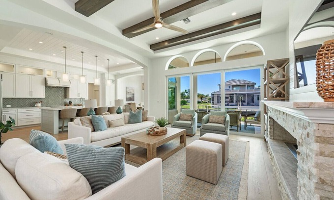 Naples Park House | Vanderbilt Queen - Coastal 4BR Retreat - Vanderbilt Beach Pool & Dock