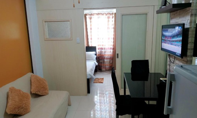 Barangay 76 Hotel | Vangie's Place at SEA RESIDENCES