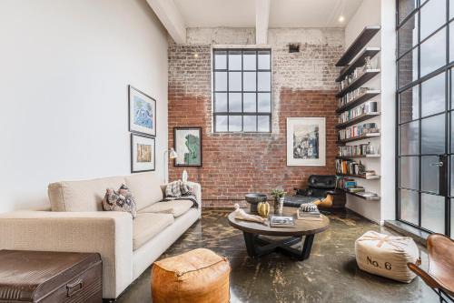 Fitzroy House | VAQUAY Rose & Vine In Fitzroy