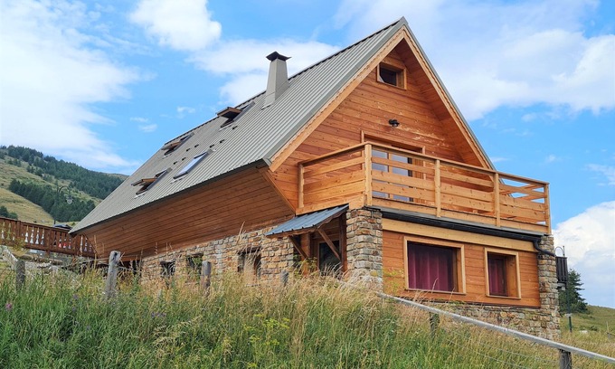 Les Claux Ski Chalet | VARS LES CLAUX - LOWER CHALET 45m² ON THE SLOPES