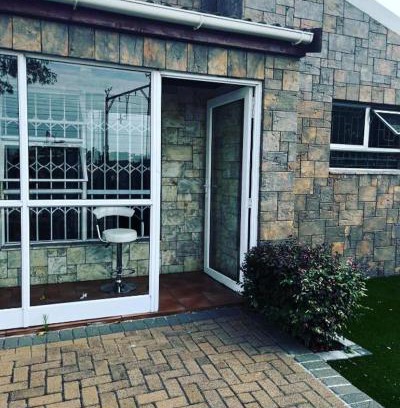 Eikenbosch House | VB Accomodation (STATION HOME)