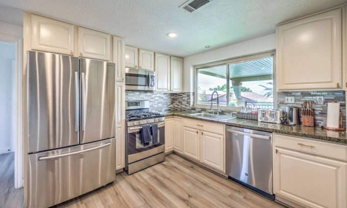Black Mountain Apartment | ༄ vegas saltwater - Resort Pool, Hot Tub on ½ Acre
