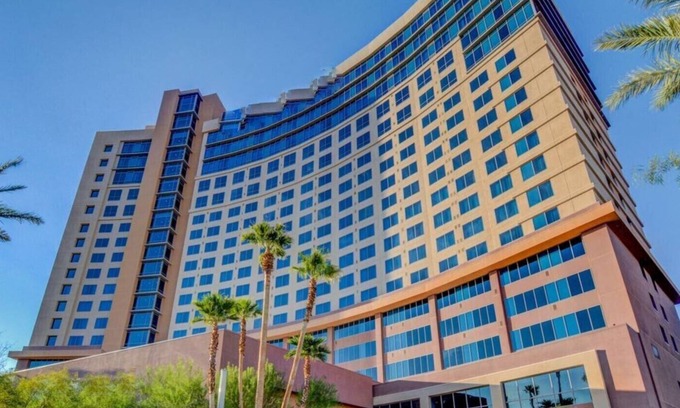 Las Vegas Resort | Vegas Studio - Pools, Hot Tubs, and Shuttle to the Strip!