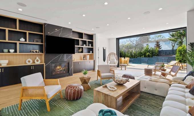 Venice House | Venice Open Designer House w Pool
