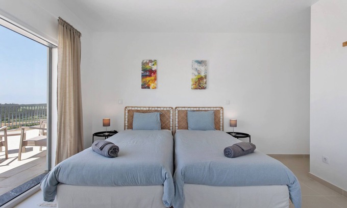 Lourinha Apartment | 'Venus' Room with Mountain View, Shared Pool and Wi-Fi Access