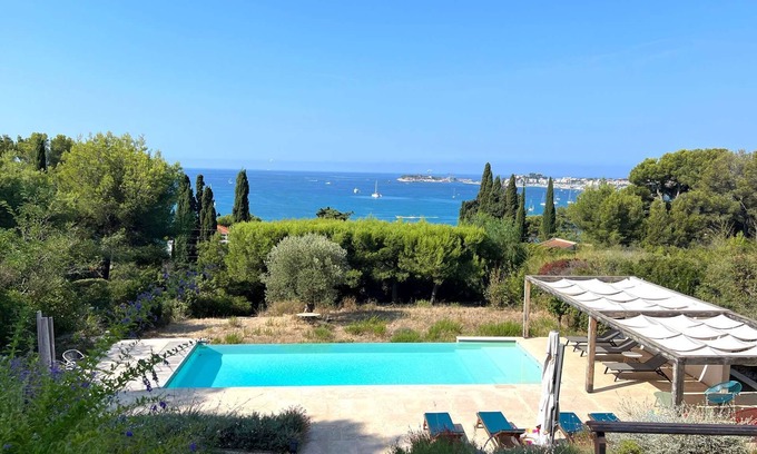 Bandol House | Very beautiful villa with panoramic sea view and swimming pool near the beach for 12