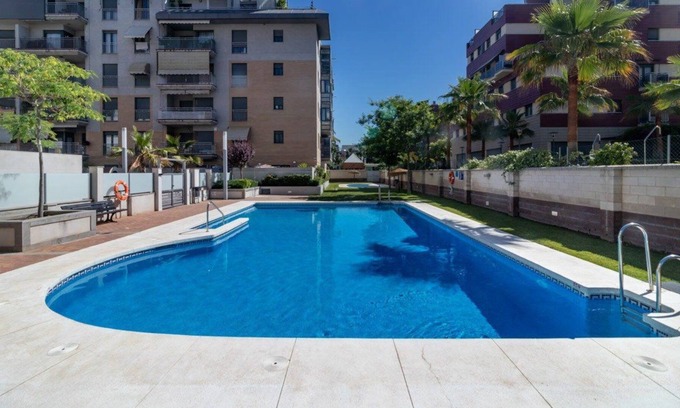 Figares Apartment | very bright apartment with garage, wifi, pool, heating, central and quiet
