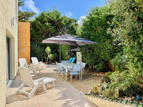 Hourtin-Plage House | Very comfortable house steps from the beach with garden and terrace