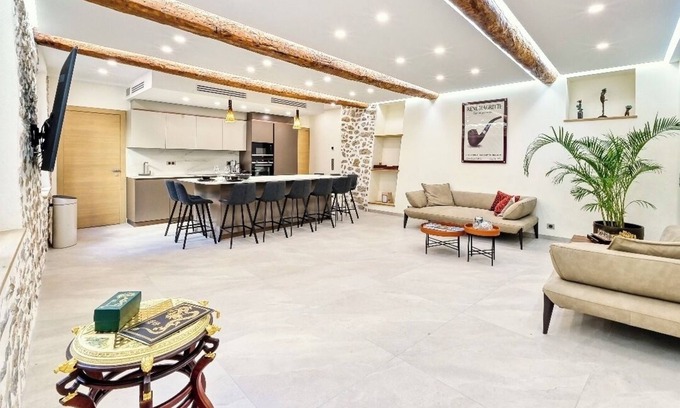 Antibes Old Town Apartment | Very large, refined apartment in the heart of old Antibes