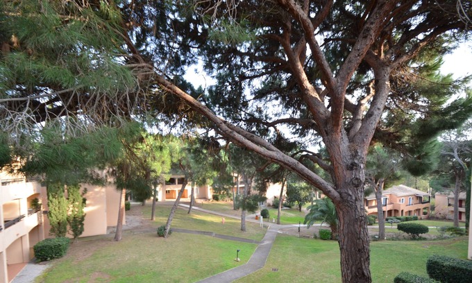 Valescure Apartment | Very nice clean apartment in Saint-Raphaël with a view of a private park