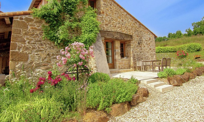 Roussines Cottage | Very nice cottage with studio on a domain with heated pool.