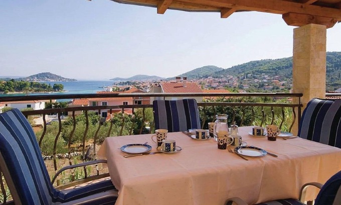 Preko Villa | Very pleasant holiday house with sea view located in Preko on the island Ugljan