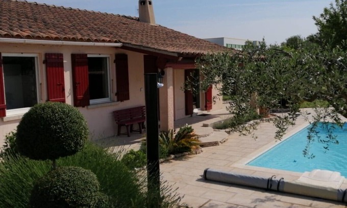Verquieres Villa | Very pretty villa with swimming pool near Avignon