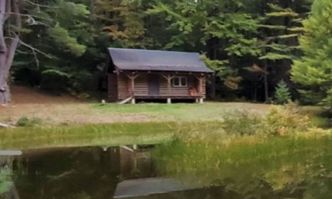 Bernhards Bay Cabin | Very private log cabin nestled in the woods to unwind & unplug.