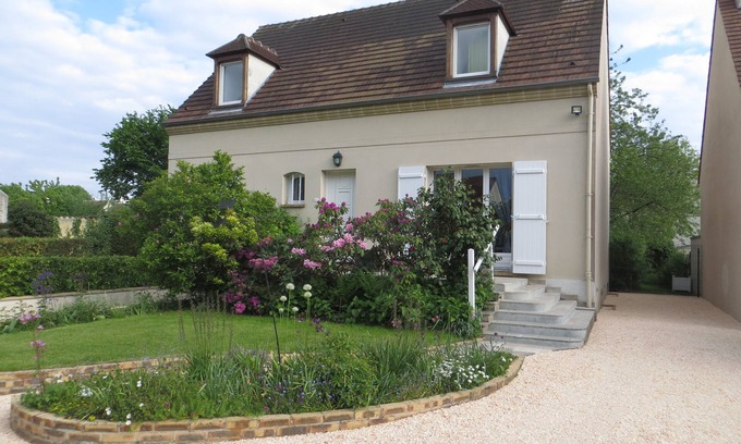 Courdimanche Cabin | Very quiet country village pavilion, 5 minutes from the RER A, 40 minutes from PARIs