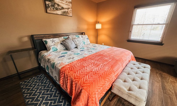 Checotah House | Veteran's VacationnCharming 2-bedroom house with WiFi, AC in enchanting Checotah