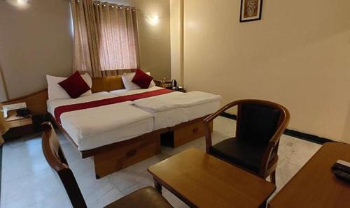 Alandi Hotel | Via Ramesh Inn