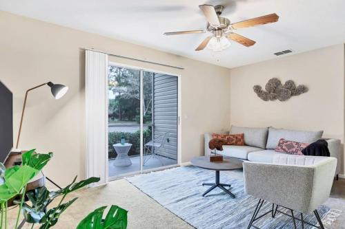 Trailer Estates Apartment | Viagem Attractive 1BR Balcony Pool Gym near IMG