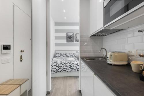 Guastalla Apartment | ViaOrtiSuite Pta Romana WiFi & A-C 12 min to Duomo