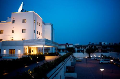 Faridabad Hotel | Vibe By The LaLiT Traveller