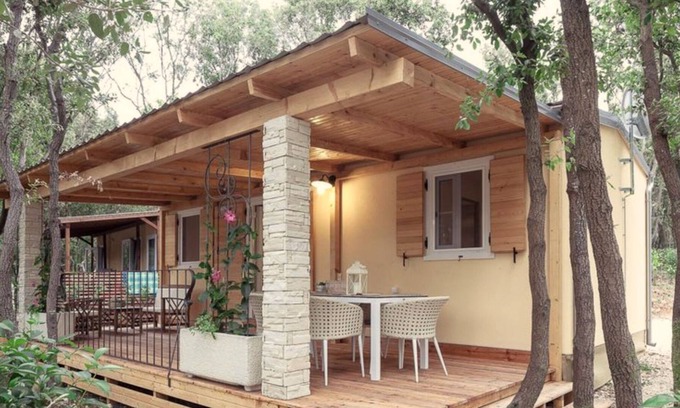 Bale Ski Chalet | Vibrant chalet in natural surroundings