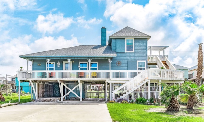 San Luis House | Vibrant, Dog-Friendly Getaway w/ Free WiFi, Enclosed Yard, & Furnished Deck