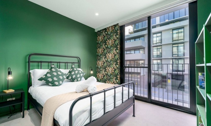 Kingston Apartment | Vibrant Stay with Lakeside Charm in Kingston
