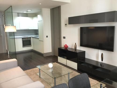 Chueca Apartment | Victor Hugo 4 dcha 2E by Forever Rentals