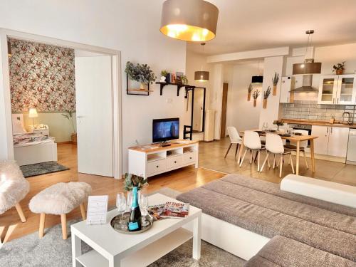 Belso-Ferencvaros Apartment | Victoria's Danube view Residence