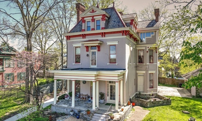 East Walnut HIlls Apartment | Victorian Haven on the Hill