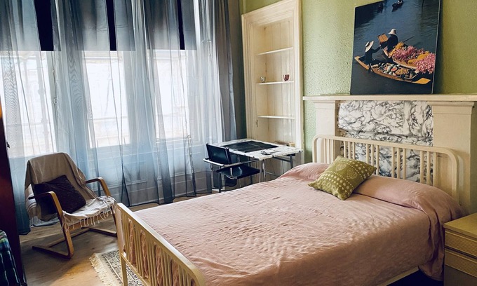 Glasgow Apartment | Victorian Large flat next to Queens Park and train station. Sleeps 5.