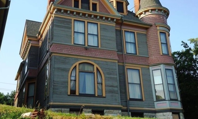 Davenport House | Victorian Mansion Weddings, Rehearsals, Family Reunions, $350 (Max Sleeps 12)