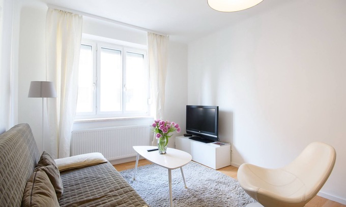 Wieden Apartment | Vienna Opera Apartment, 5 min. Walk to the center, 4 guests, quiet and bright