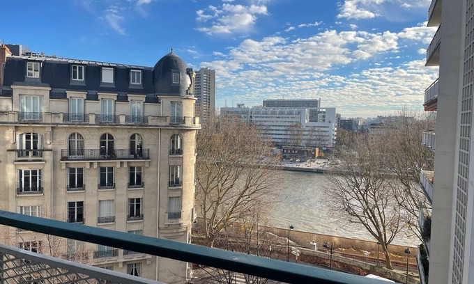 Auteuil Apartment | View on the River Banks
