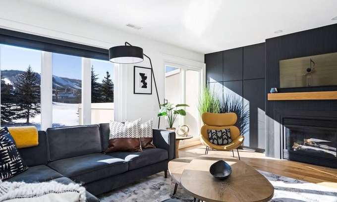 The Blue Mountains House | View to Blue - Walk to the Village, Mountain Views