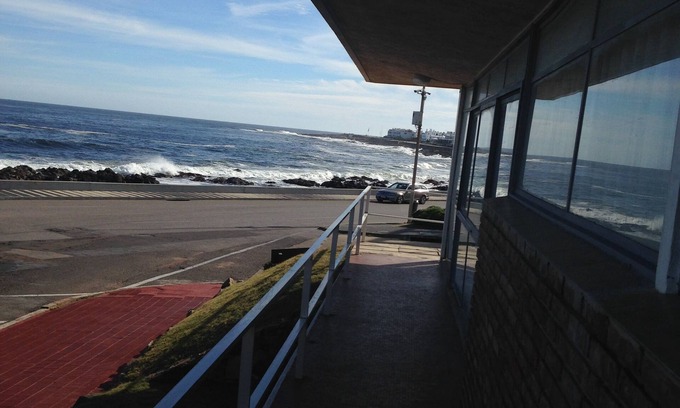 Peninsula Apartment | VIEW WONDERFUL beach-shops