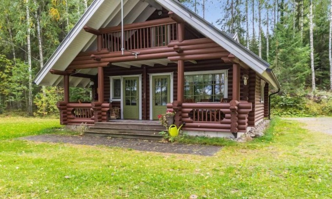 Hiukkajoki House | Vihreä Mökki by Interhome