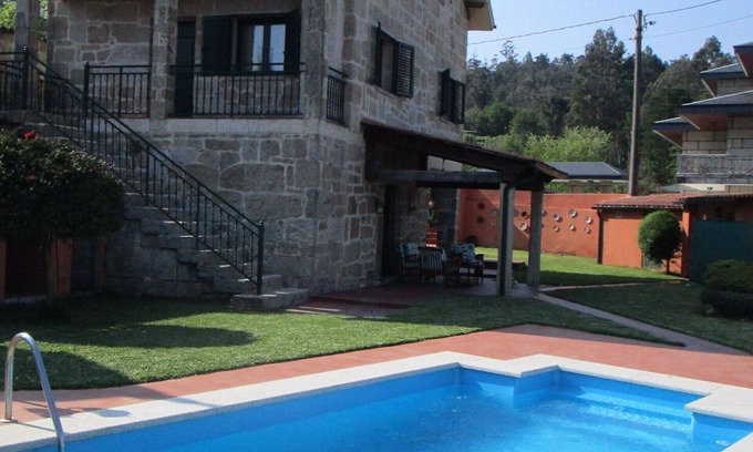 Vilaboa House | Vilaboa, Stone house in rural setting, swimming pool, wifi, well connected