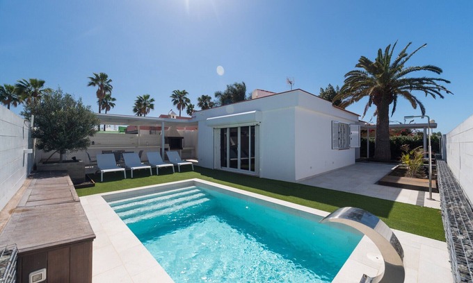 Maspalomas Ski Chalet | Villa in Maspalomas with Private Pool