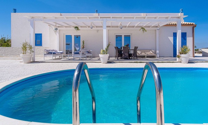 Pachino Villa | Villa dei Due Mari, private pool 200m from the beach
